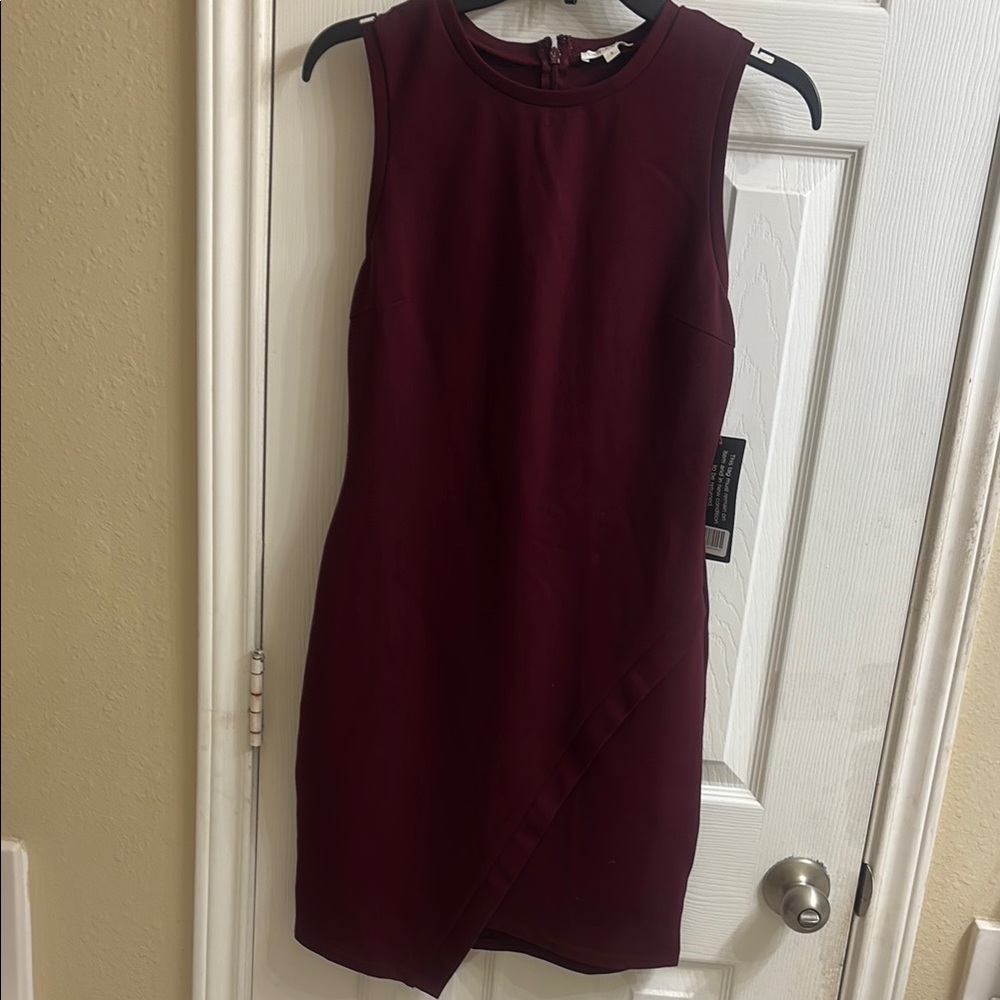 Dailylook Olivia Grey Elegant asymmetrical Sleeveless Dress with back zipper.NWT